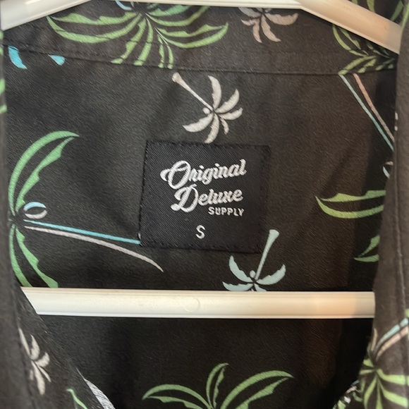 NWT original deluxe men/sz S button up pocket/blk/grn/turq/tan palm tree print - Picture 3 of 8